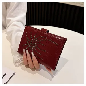 Damen Leder Passhülle mit Nieten stilvoller Reisedokumenten Organizer Portemonnaie