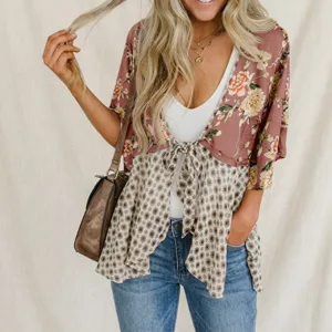 Cardigan kimono da donna in stile boho con patchwork floreale e pois e maniche a campana