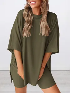 Casual olijfgroene oversized dames lounge set met korte mouwen shirt en shorts