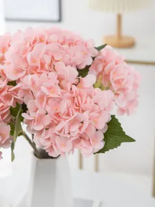 Roze kunstmatige hortensia bloemenboeket detail close-up voor huisdecoratie bruiloft