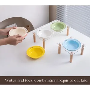 Verhoogde keramische kattenvoer waterbak set met heldere acryl standaard en houten poten.