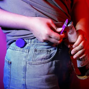 Detailansicht des einziehbaren Flaschenoeffners mit praktischem Clip in kompakter Bauform.