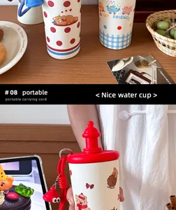 Taza de agua térmica de acero inoxidable portátil con lindo diseño de oso y cordón.