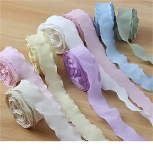 2.5cm gerüschtes Fischschwanzband Detail, perfekt für handgemachte DIY Geschenke und Floristik.