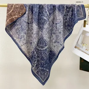 Klassieke dubbelzijdige barok vierkante sjaal, zacht pluche materiaal voor herfst winter.