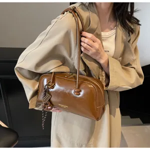 Classic brown shoulder bag for women, retro PU leather handbag, stylish commuter pillow bag.