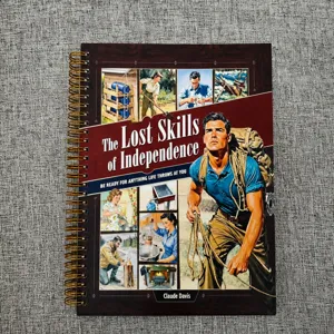 Detailansicht des umfassenden Survival-Handbuchs mit traditionellen Fähigkeiten und Techniken.