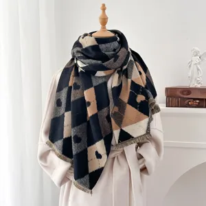 Écharpe Jacquard Double Face Épaissie pour Femmes Motif Argyle Cœur Glands Châle en Polyester pour Hiver Chaud Pashmina Foulard