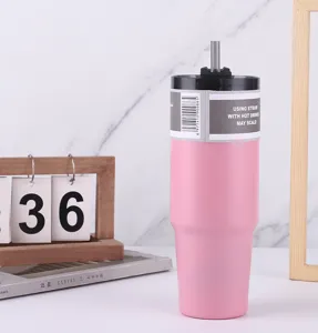 Tasse isotherme en acier inoxydable avec paille et couvercle, mug de voyage rose pour extérieur.