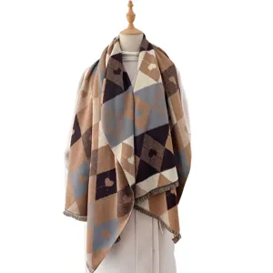 Élégant châle épais en jacquard à carreaux et cœurs avec de jolies franges pour l'hiver