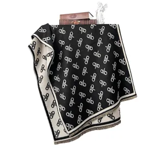Herbst-Winter Jacquard-Schal mit Buchstabenmuster aus Kaschmir-Imitat und Fransen