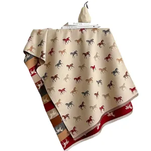 Elegante sjaal van imitatiekasjmier voor de herfst met kleurrijk paardenmotief en kwastjes