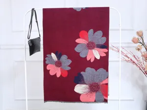 Elegante bufanda de invierno granate para mujer con estampado floral, chal cálido
