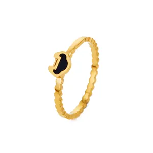 Bague élégante en acier inoxydable plaqué or 18 carats avec pendentif serrure Ruyi noire.