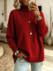 Vue détaillée d'un pull rouge à col roulé confortable avec une texture en maille douce.