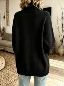 Pull noir col roulé oversize pour femme, pull en tricot confortable pour l'automne et l'hiver.