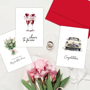 Colección de tres tarjetas de boda de acuarela con un sobre rojo clásico sobre tela