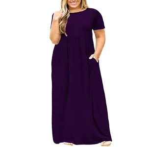 Plus size μονόχρωμο κοντομάνικο μάξι φόρεμα με στρογγυλή λαιμόκοψη, λεπτομέρεια.