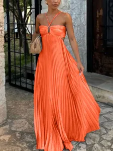 Robe longue plissée orange à halter, robe maxi sans manches élégante d'été pour femme.