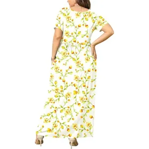 Πίσω όψη λεπτομέρειας λευκού plus size maxi φορέματος με κίτρινο floral μοτίβο καλοκαιριού.