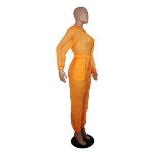 Sexy durchsichtiger Mesh Kapuzen Jumpsuit für Damen, orange Overall Detailansicht.