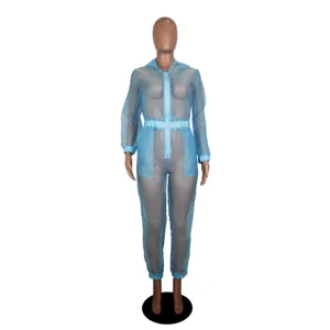 Modischer blauer transparenter Netz-Kapuzenjumpsuit für Damen, sexy Sommer-Outfit.