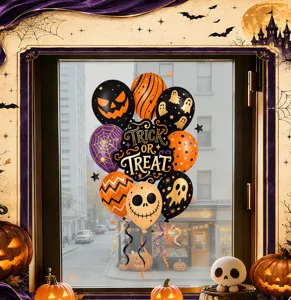 Dettaglio di adesivi per finestre di Halloween con fantasmi e palloncini su vetro