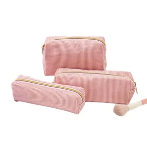 Set di borse cosmetiche in velluto a coste rosa, simpatico astuccio grande e pochette da viaggio.