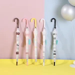 Ombrello lungo trasparente con simpatico motivo di orsetto e manico colorato per la pioggia