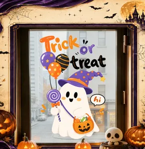 Vista dettagliata di un simpatico adesivo per finestre fantasma per la decorazione di Halloween