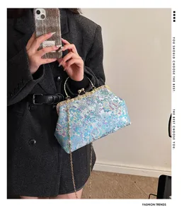 Elegante borsa a mano con stampa floreale cinese, chiusura a scatto vintage e catena d'oro