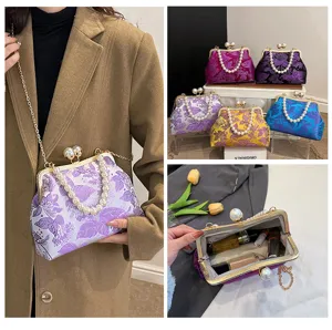 Vintage Handtasche im chinesischen Stil mit Perlengriff und Blumenstickerei