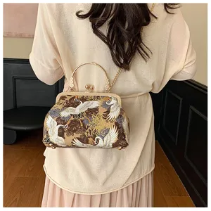 Elegante borsa a mano a conchiglia con ricamo a gru, chiusura in metallo e tracolla