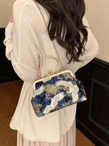 Elegante borsa a conchiglia ricamata con gru e catena dorata per Hanfu o Qipao
