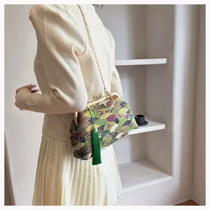 Borsa a mano vintage in stile cinese con motivo a onde e dettaglio nappina verde scuro