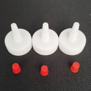 Tapa de botella de plástico universal con boquilla puntiaguda y tapón rojo.