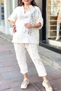 Casual loose letter print two-piece set, stylish half sleeve top and comfortable long trousers.