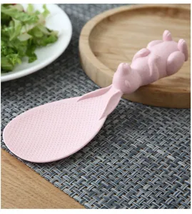 Details of the cute standing wheat straw rice spoon with non-stick texture for kitchen use.