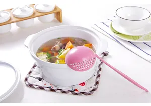 Louche a soupe paille de ble 2en1 cuillereoire long manche cuisine pot chaud rose detail