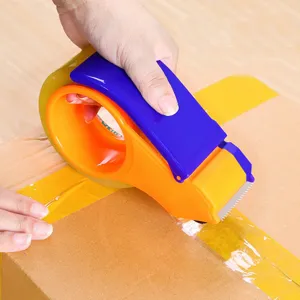 Handdosser voor plakband met stevig kunststof frame voor snel verpakken en sealen.