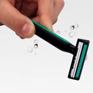 Disposable manual razor for men and women, portable hotel travel shaving razor tool.