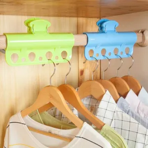 Detaillierte Ansicht des winddichten Kleiderbügel-Clips aus Kunststoff für Balkonstange.