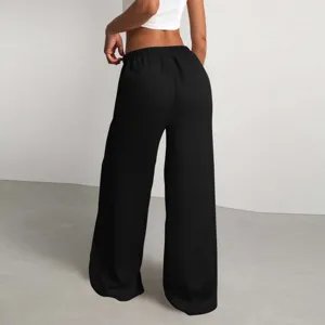 Dettagli dei pantaloni casual larghi da donna in tessuto stropicciato con vita con coulisse.