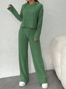 Ensemble deux pièces sweat à capuche et pantalon long en tricot côtelé vert style décontracté.