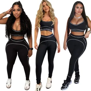 Ensemble de sport 2 pièces pour femme avec soutien-gorge noir et leggings de yoga taille haute.