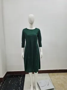 Vestido midi verde oscuro liso para mujer, cuello redondo casual de manga tres cuartos acampanado.