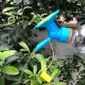 Ugello per annaffiare bottiglie a doppia testa e accessorio irrigatore per giardino.
