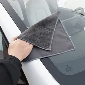 Panno in microfibra spesso per pulizia auto, altamente assorbente e senza pelucchi per cura.