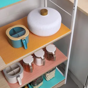 Vista dettagliata tappetino antiscivolo mensola cucina impermeabile cassetto armadio protezione.