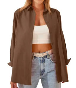 Donna camicia ampia marrone manica lunga casual, elegante abbigliamento moda autunnale.